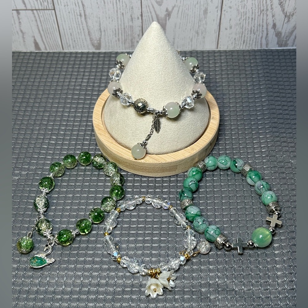 Beautiful Women's Stretch Charm Bracelet Set